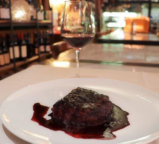 Filetto di manzo al primitivo e pepe rosa