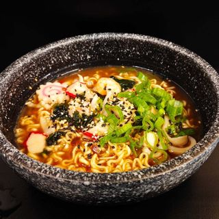 82 Ramen in brodo misto mare 