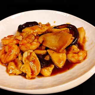 86b Pollo con gamberi, bambù e funghi