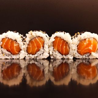 38 Salmon roll