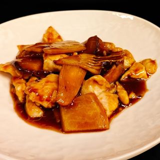 89a Maiale bambù e funghi