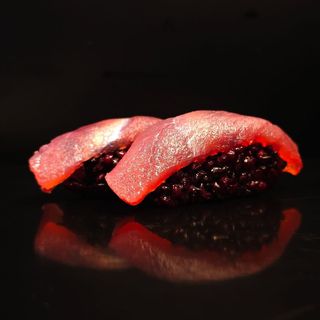126a - Nigiri black tuna