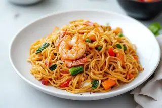 W8. Spaghetti di soia saltati con gamberi