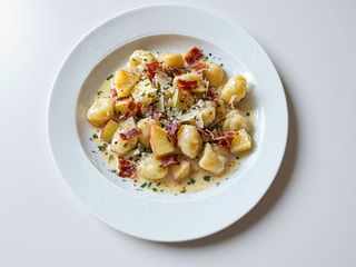 Gnocchi gorgonzola, mele e speck