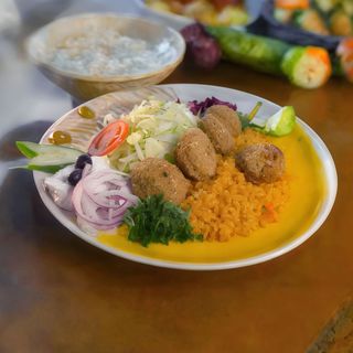 Piatto falafel con bulgur