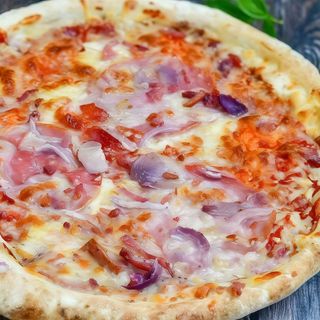 Pizza pancetta e cipolla