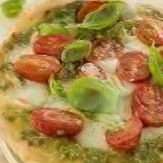 Pizza pesto e burrata