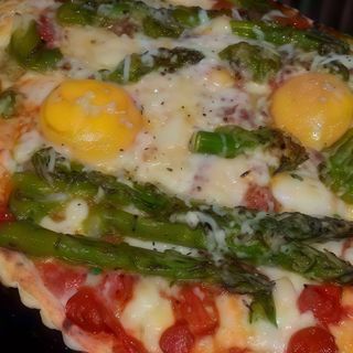 Pizza asparagi e uova