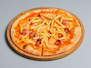 Pizza pancetta, salame e patatine L