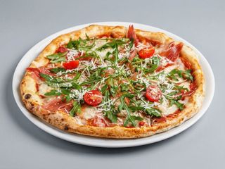 Pizza rucola, bresaola, grana e pomodorini L