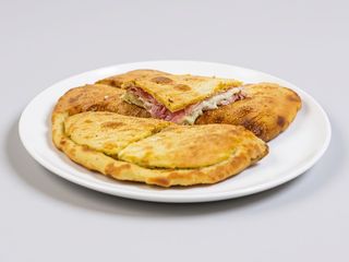 Ciaccino con prosciutto cotto e mozzarella per 2 persone