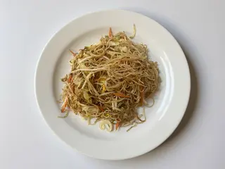 154. Spaghetti di riso con verdure