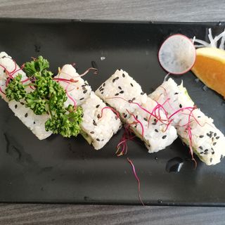 241. Uramaki vegetariano