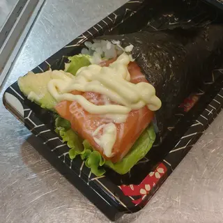 252. Temaki spicy salmone