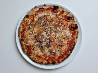 Pizza tonno e cipolla