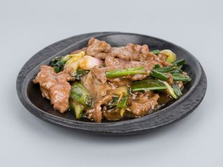 65. Manzo con cipolline alla piastra