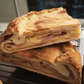 Schiacciata prosciutto e formaggio - 1 kg