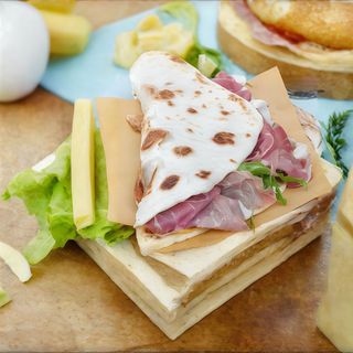 PIADINA con prosciutto cotto e fontina