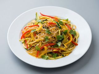 Spaghetti di soia con verdure