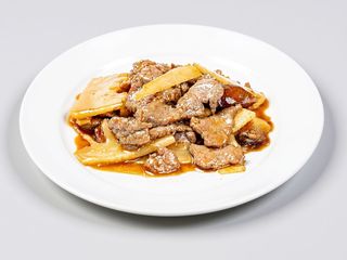 194.manzo con funghi e bambù