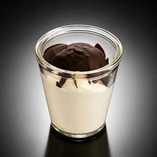 Profiterol fondente e zabaione.