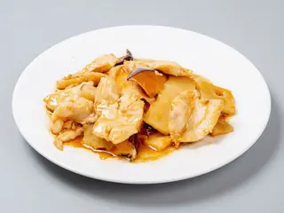 186.pollo con funghi e bambù