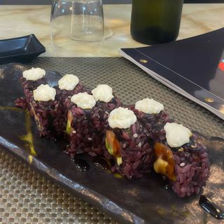 68 Black rice roll