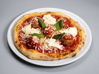 Pizza con polpette