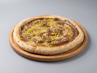 Pizza con Nutella, pistacchi e anacardi