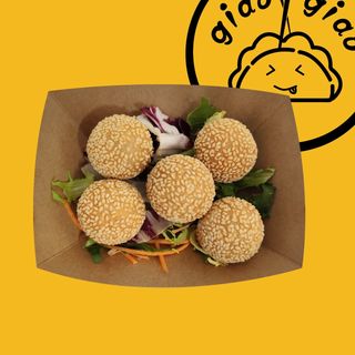 Palline di riso ai fagioli rossi con semi di sesamo