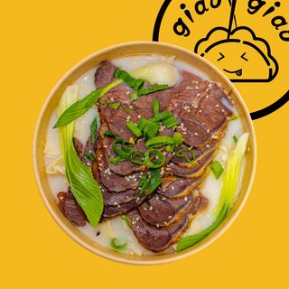 Noodles di manzo in brodo di ossa di vitello