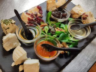 Tagliere di formaggi gourmet consigliato per 2 persone