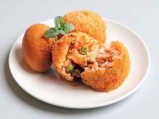 Arancino al pomodoro