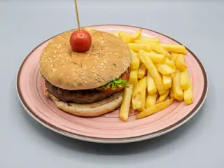 Hamburger 200 g e patatine