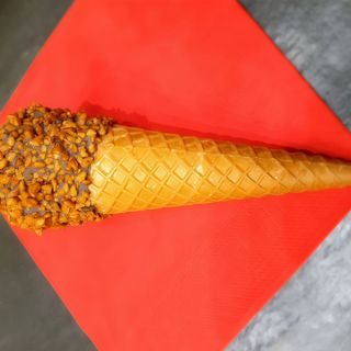 Cono con cioccolato e  granella