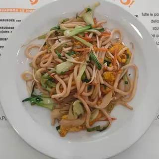136. Ramen saltato con vitello e verdure