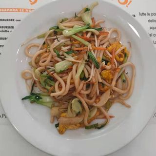136. Ramen saltato con vitello e verdure