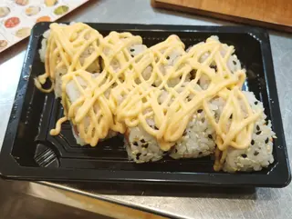 243. Uramaki spicy tonno