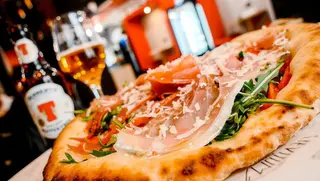 Crudo e rucola