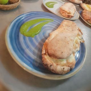 Saltimbocca pancetta, provola, funghi