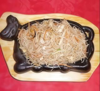 Rs12. Spaghetti di riso con frutti di mare
