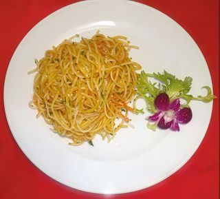 Rs13. Spaghetti di riso con verdure