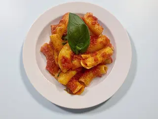 Rigatoni pomodoro e basilico