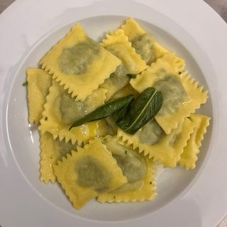 Tortelli di spinaci e bieta, burro e salvia