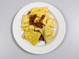 Tortelli di patate con guanciale e rosmarino