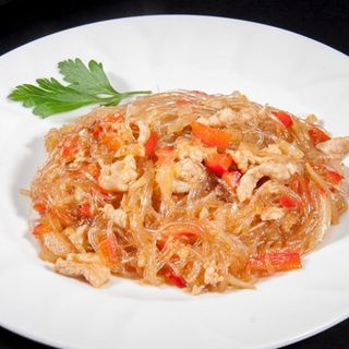 Spaghetti di soia con carne piccante