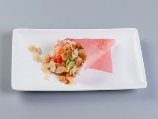 temaki rosa spicy salmon