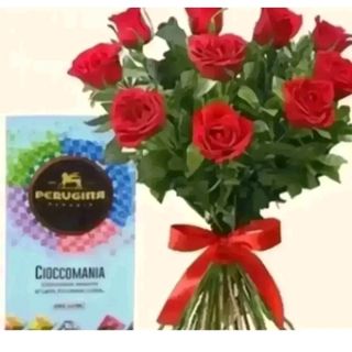10 rose rosse con cioccolatini