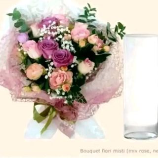 bouquet sulle tonalità del rosa fuxia con vaso
