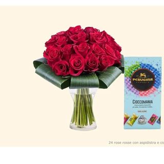 24 rose rosse compatte con cioccolatini 